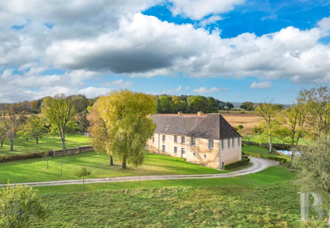 A meticulously renovated 18th century manor house to the south of the Écouves national forest in the Orne department - photo  n°3